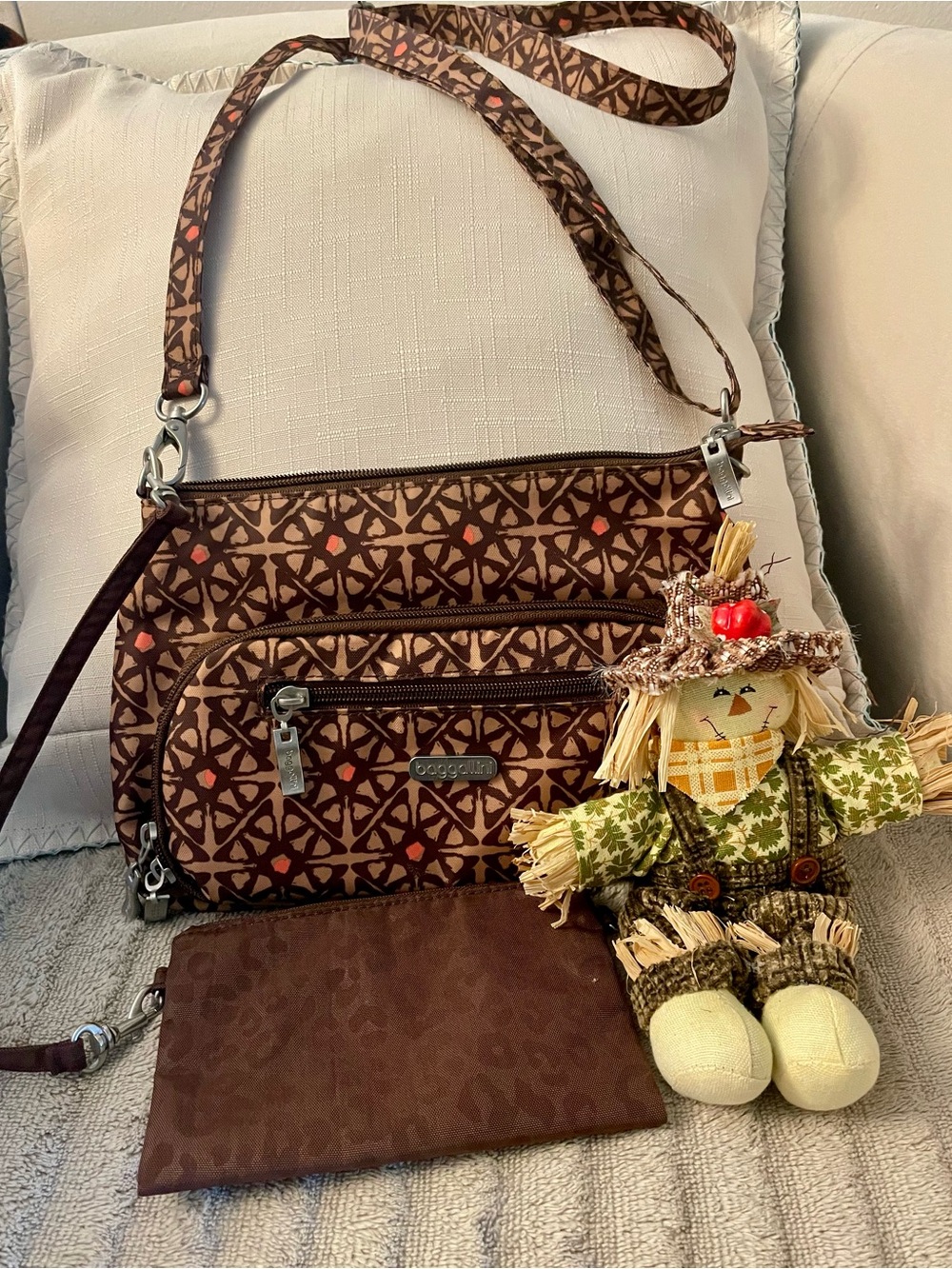 Baggallini Crossbody Bag with Wristlet Fall/Autumn Color Theme
